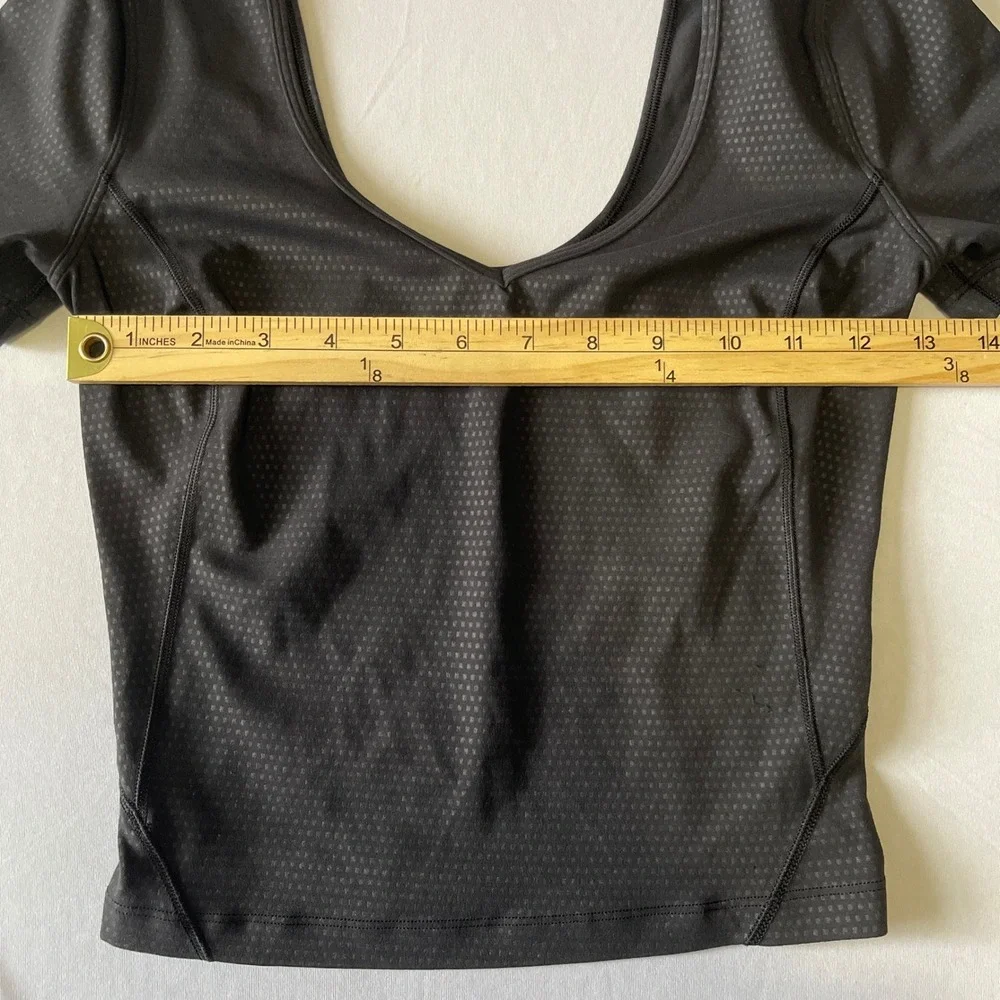 Lululemon Align V-Neck Short Sleeve Tee Shirt Size 2 Black LW3FZNS Yoga Crop Top